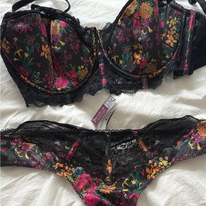 UNWORN Floral Bra & Thong matching set